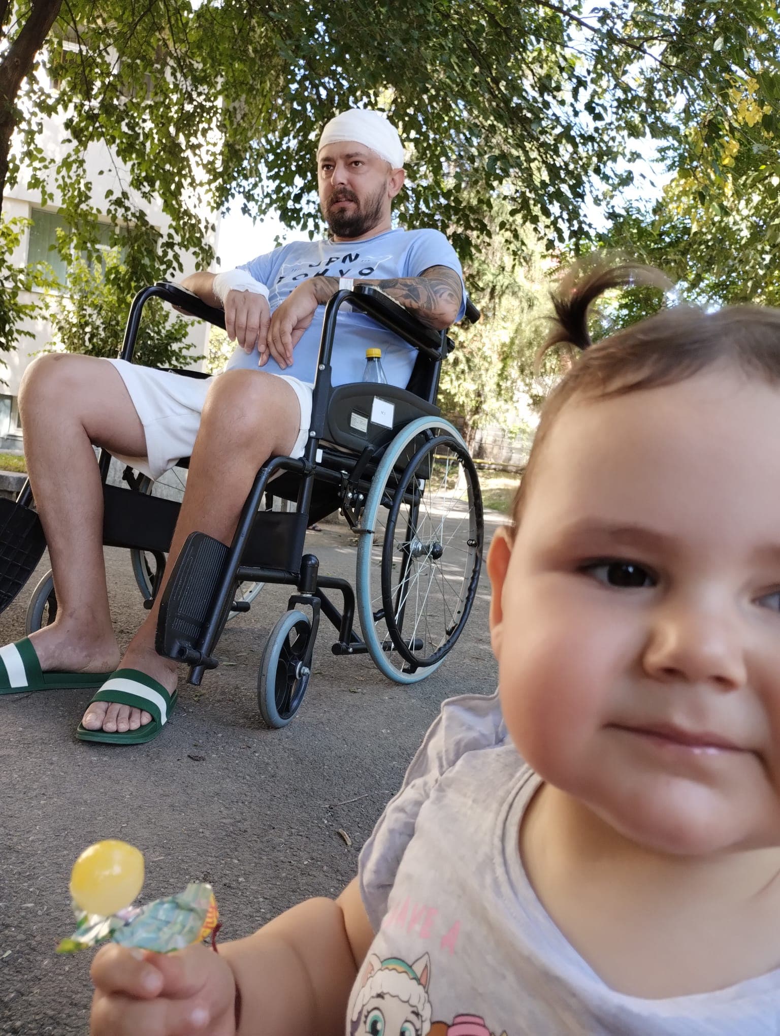 Bogdan la tratament background